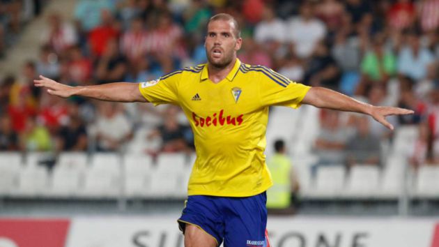 Ortuño celebra uno de los 17 goles que marcó en Segunda con el Cádiz Ortuño celebra uno de los 17 goles que marcó en Segunda con el Cádiz