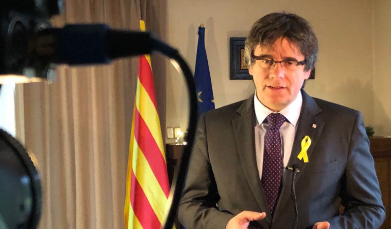 Pla mig Carles Puigdemont durant el discurs de Cap d'Any del 30 de desembre del 2017. (Horitzontal) Pla mig Carles Puigdemont durant el discurs de Cap d'Any del 30 de desembre del 2017. (Horitzontal)