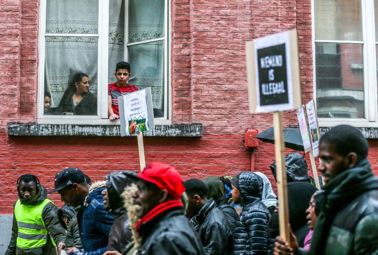 Inmigrantes no documentados se concentran para protestar en Bruselas, el 4 de enero de 2018. Los manifestantes claman en contra de la política de inmigración belga, a cargo del Secretario de Estado de Asilo e Inmigración de Bélgica, Inmigrantes no documentados se concentran para protestar en Bruselas, el 4 de enero de 2018. Los manifestantes claman en contra de la política de inmigración belga, a cargo del Secretario de Estado de Asilo e Inmigración de Bélgica,
