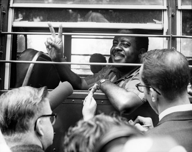 Ralph Abernathy, sucesor de Martin Luther King y uno de los líderes de la Campaña por la gente pobre, es arrestado el 24 de junio de 1969, durante el desmantelamiento de Resurrection City Ralph Abernathy, sucesor de Martin Luther King y uno de los líderes de la Campaña por la gente pobre, es arrestado el 24 de junio de 1969, durante el desmantelamiento de Resurrection City