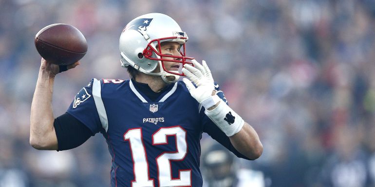 MCX08. Foxborough (United States), .- New England Patriots quarterback Tom Brady throws a pass agains the Jacksonville Jaguars MCX08. Foxborough (United States), .- New England Patriots quarterback Tom Brady throws a pass agains the Jacksonville Jaguars