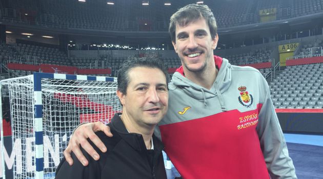 Viran Morros con el enviado especial de la Cadena SER a Croacia Diego González Viran Morros con el enviado especial de la Cadena SER a Croacia Diego González