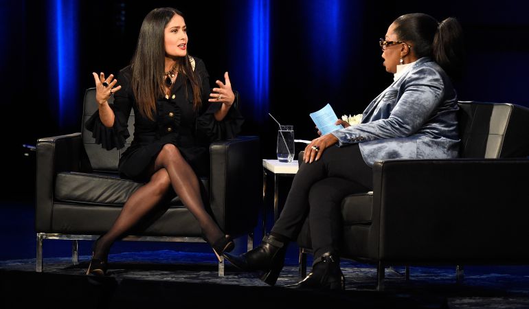 Salma Hayek habla con Oprah Winfrey durante su entrevista para el programa Oprah’s SuperSoul Conversations. Salma Hayek habla con Oprah Winfrey durante su entrevista para el programa Oprah’s SuperSoul Conversations.