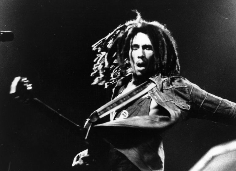 Bob Marley (1945 - 1981), el compositor, cantante y guitarrista jamaicano, en un concierto a finales de los 70 Bob Marley (1945 - 1981), el compositor, cantante y guitarrista jamaicano, en un concierto a finales de los 70