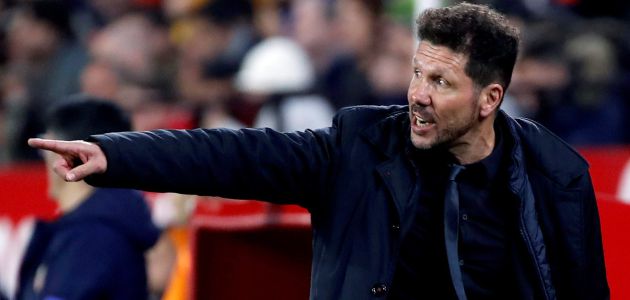 Diego Pablo Simeone, durante el partido del Pizjuán Diego Pablo Simeone, durante el partido del Pizjuán