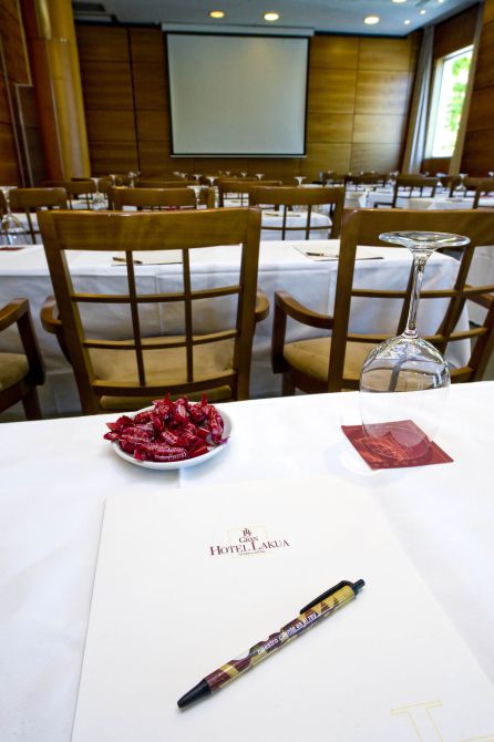 Carrusel tiene dos premiazos para dos personas en el Gran Hotel Lakua de Vitoria Carrusel tiene dos premiazos para dos personas en el Gran Hotel Lakua de Vitoria