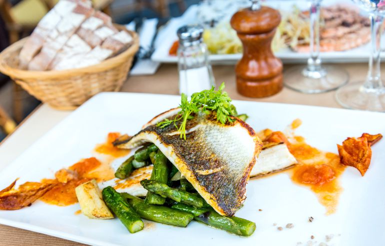 “El 50% de los pescados servidos en los restaurantes no son los que aparecen en la carta” “El 50% de los pescados servidos en los restaurantes no son los que aparecen en la carta”