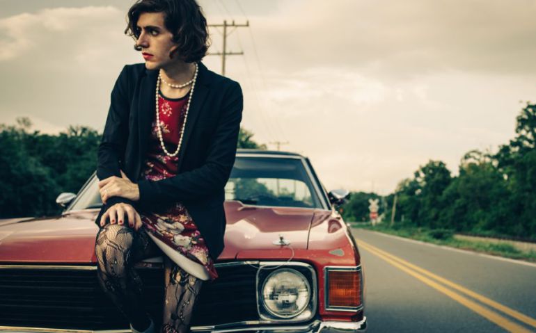 Ezra Furman en una imagen promocional de su último trabajo Ezra Furman en una imagen promocional de su último trabajo