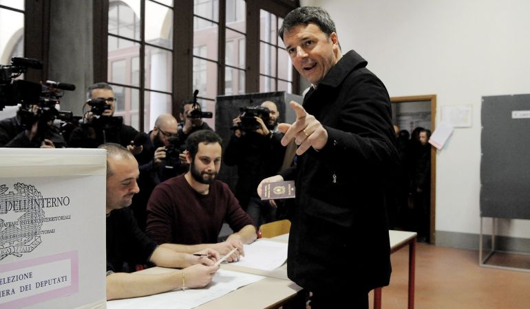 Matteo Renzi (Partido Democrático) vota en las elecciones parlamentarias de este domingo Matteo Renzi (Partido Democrático) vota en las elecciones parlamentarias de este domingo