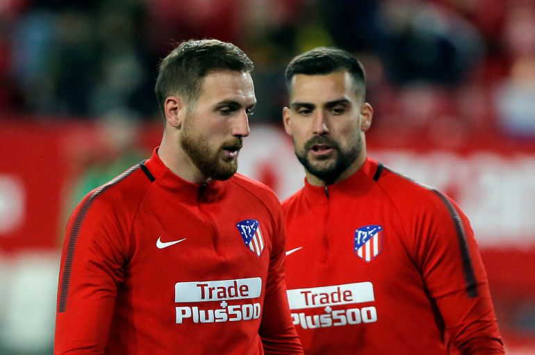 Jan Oblak en el último calentamiento que compartió con Miguel Ángel Moyá en Sevilla. Jan Oblak en el último calentamiento que compartió con Miguel Ángel Moyá en Sevilla.