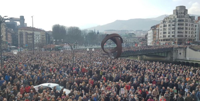 El corazón de Bilbao, repleto de jubilados manifestándose en protesta por sus pensiones. El corazón de Bilbao, repleto de jubilados manifestándose en protesta por sus pensiones.