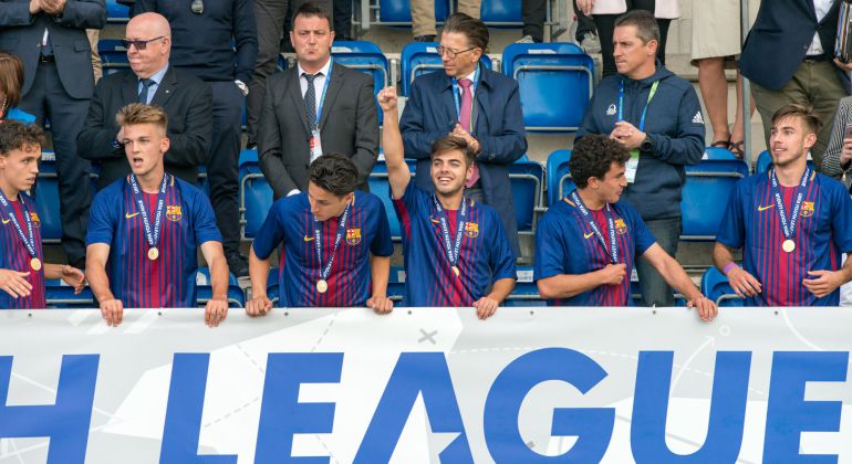 Los juveniles del FC Barcelona celebra su victoria en la Youth League frente al Chelsea en Nyon Los juveniles del FC Barcelona celebra su victoria en la Youth League frente al Chelsea en Nyon