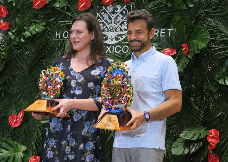 La actriz chilena Daniela Vega y el actor mexicano Eugenio Derbez posan durante la entrega del reconocimiento Xcaret, en Playa del Carmen Quintana Roo (México). La actriz chilena Daniela Vega y el actor mexicano Eugenio Derbez posan durante la entrega del reconocimiento Xcaret, en Playa del Carmen Quintana Roo (México).