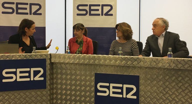 Ana Uriarte, hija de Luis María Uriarte, exalcalde del municipio de Bedia, asesinado por ETA. Paqui Hernández, viuda de Eduardo Puelles, inspector de policía, asesinado por ETA. Txema Vázquez Eguskiza, un histórico de la patronal vasca.
Ana Uriarte, hija de Luis María Uriarte, exalcalde del municipio de Bedia, asesinado por ETA. Paqui Hernández, viuda de Eduardo Puelles, inspector de policía, asesinado por ETA. Txema Vázquez Eguskiza, un histórico de la patronal vasca.