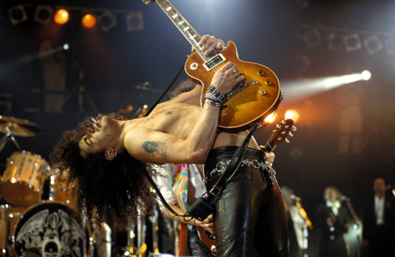 Slash (Guns and Roses) con su Gibson durante el concierto homenaje a Freddie Mercury en 1992 Slash (Guns and Roses) con su Gibson durante el concierto homenaje a Freddie Mercury en 1992