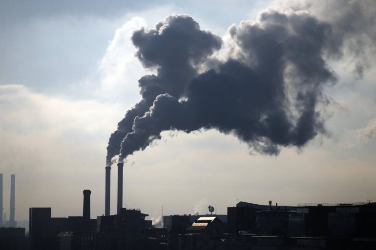 Los gases que desechan las industrias y los vehículos son dos de las fuentes más importantes del C02 que está provocando el cambio climático.
Los gases que desechan las industrias y los vehículos son dos de las fuentes más importantes del C02 que está provocando el cambio climático.