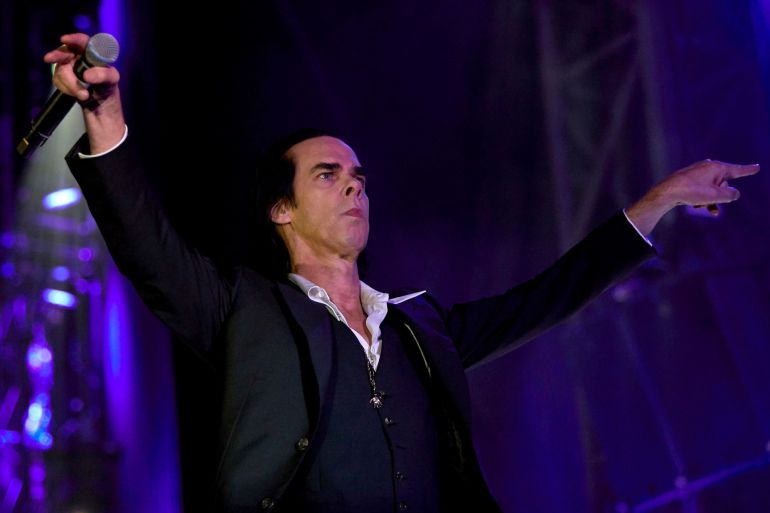 El cantante australiano Nick Cave durante su actuación en la segunda jornada del Primavera Sound que tiene lugar en el recinto del Fòrum de Barcelona. El cantante australiano Nick Cave durante su actuación en la segunda jornada del Primavera Sound que tiene lugar en el recinto del Fòrum de Barcelona.