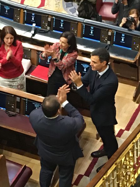 Pedro Sánchez, instantes después de que su moción de censura contra Rajoy saliera adelante en el Congreso. Pedro Sánchez, instantes después de que su moción de censura contra Rajoy saliera adelante en el Congreso.