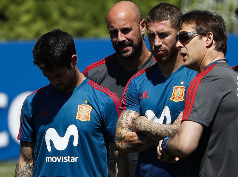 Lopetegui charla con Ramos, Reina e Isco durante un entrenamiento Lopetegui charla con Ramos, Reina e Isco durante un entrenamiento