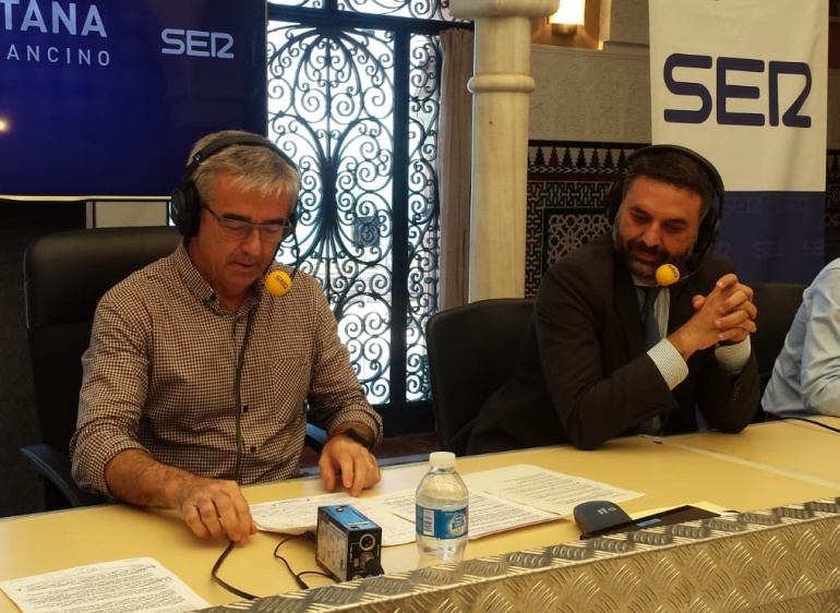 Francisco Javier Fernández, consejero de Turismo y Deporte de la Junta de Andalucía, junto a Carles Francino Francisco Javier Fernández, consejero de Turismo y Deporte de la Junta de Andalucía, junto a Carles Francino