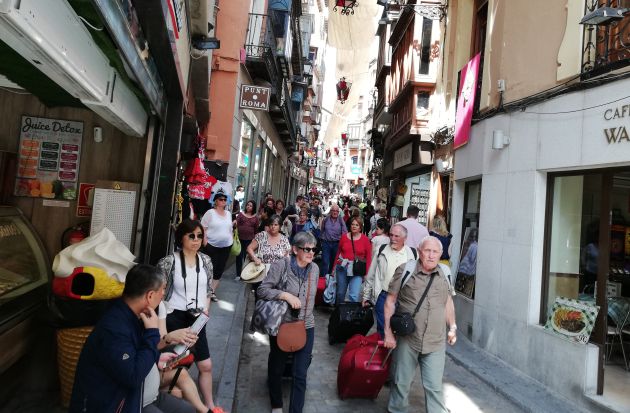 Turistas abarrotan el centro de Toledo Turistas abarrotan el centro de Toledo