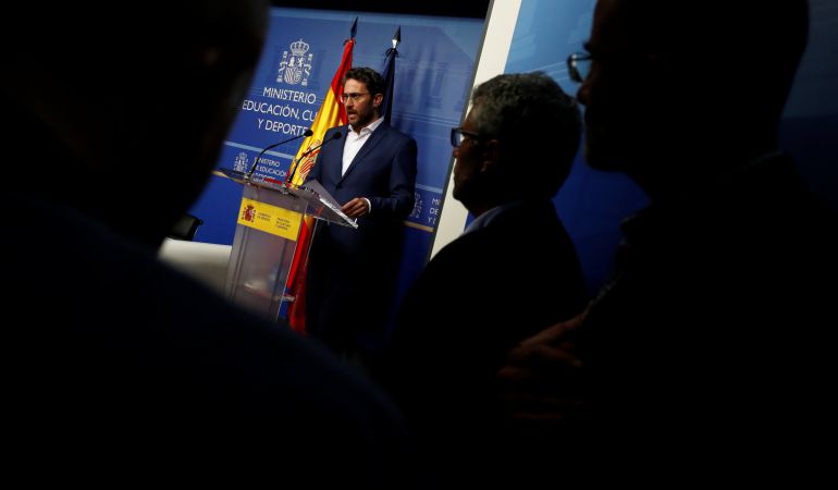 Maxim Huerta, ex ministro de Cultura y Deporte, durante la conferencia donde anunció su dimisión. Maxim Huerta, ex ministro de Cultura y Deporte, durante la conferencia donde anunció su dimisión.