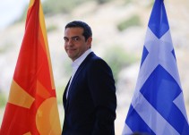 Grecia sale del agujero negro