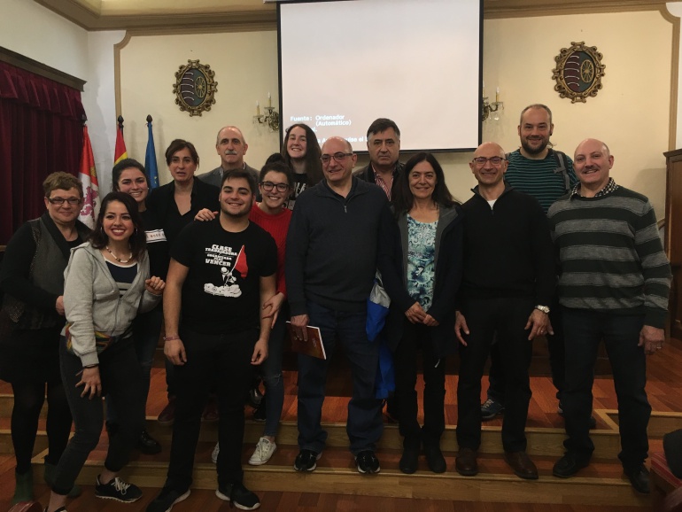 Los nietos de Francisco Romero le cuentan su historia a alumnos del IES Antonio Machado (Soria). I.E.S Antonio Machado Los nietos de Francisco Romero le cuentan su historia a alumnos del IES Antonio Machado (Soria). I.E.S Antonio Machado