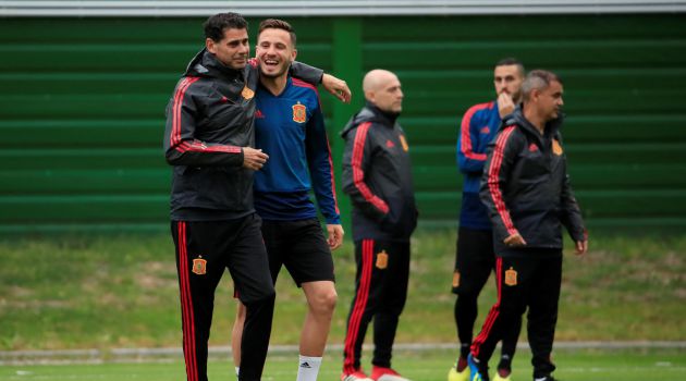 Saúl y Hierro, abrazados durante el entrenamiento del sábado Saúl y Hierro, abrazados durante el entrenamiento del sábado