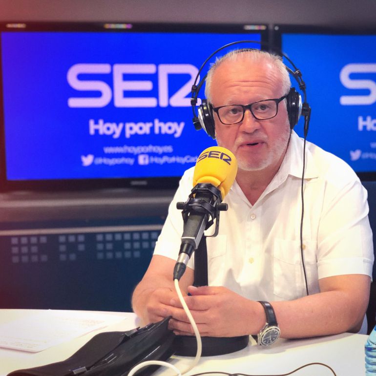 Juan Echanove en los estudios de la Cadena SER. Juan Echanove en los estudios de la Cadena SER.