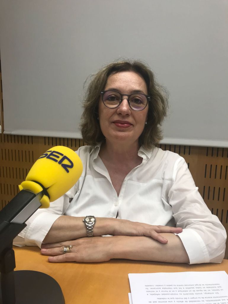 Isabel Burdiel en la Cadena SER en Valencia. Isabel Burdiel en la Cadena SER en Valencia.
