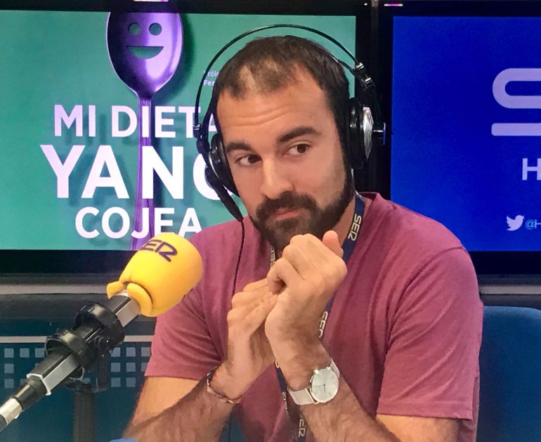 Aitor Sánchez en los estudios de la Cadena SER. Aitor Sánchez en los estudios de la Cadena SER.