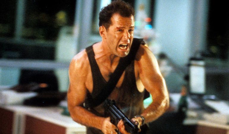 John McClain vuelve a la gran pantalla. John McClain vuelve a la gran pantalla.