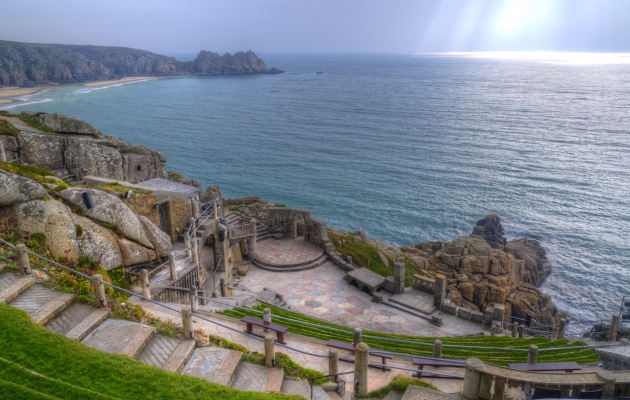 El teatro Minack es de los lugares más singulares de Inglaterra por su emplazamiento con vistas al Atlántico El teatro Minack es de los lugares más singulares de Inglaterra por su emplazamiento con vistas al Atlántico