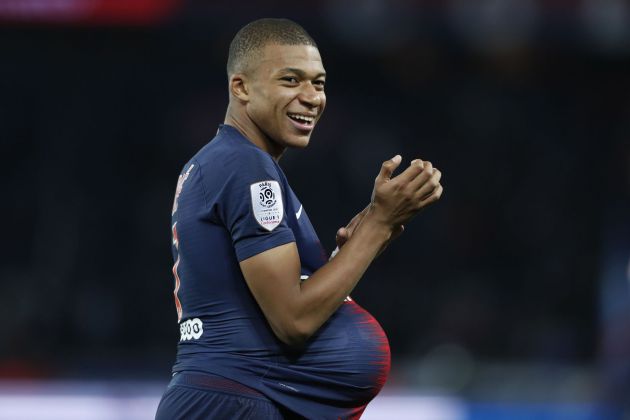 Mbappé sonríe después de golear al Lyon Mbappé sonríe después de golear al Lyon