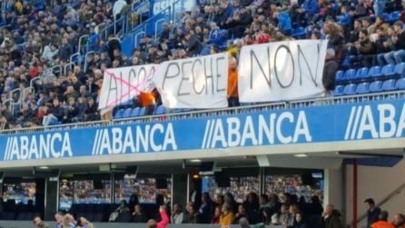 Pancarta en Riazor en contra del cierre de Alcoa en A Coruña Pancarta en Riazor en contra del cierre de Alcoa en A Coruña