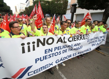 En Almería, concentración de UGT y CCOO contra el ERE extintivo en la fábrica de Cemex en Gádor. En Almería, concentración de UGT y CCOO contra el ERE extintivo en la fábrica de Cemex en Gádor.