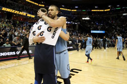 Marc saluda a Doncic tras el partido Marc saluda a Doncic tras el partido