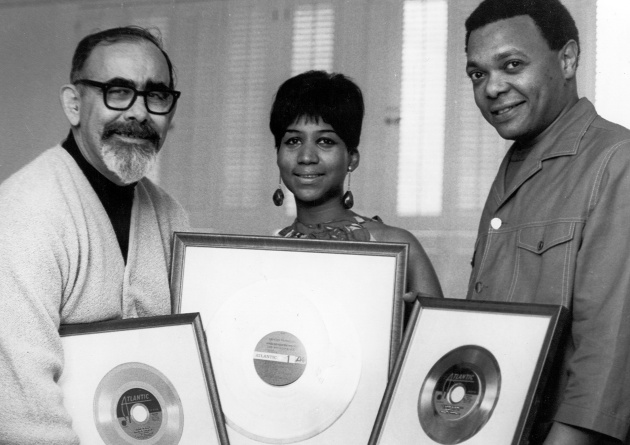 Aretha Franklin junto al productor Jerry Wesler (izquierda) y su exmarido Ted White Aretha Franklin junto al productor Jerry Wesler (izquierda) y su exmarido Ted White