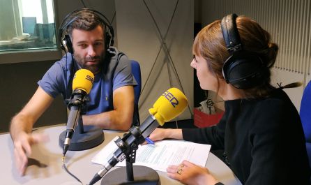 Nacho Carretero, junto a Macarena Berlín en los estudios de la Cadena SER Nacho Carretero, junto a Macarena Berlín en los estudios de la Cadena SER