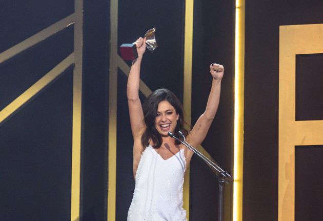 La aztriz Anna Castillo recoge el premio por "Viaje al cuarto de una madre ", en la gala de los Premios Feroz 2019 La aztriz Anna Castillo recoge el premio por "Viaje al cuarto de una madre ", en la gala de los Premios Feroz 2019