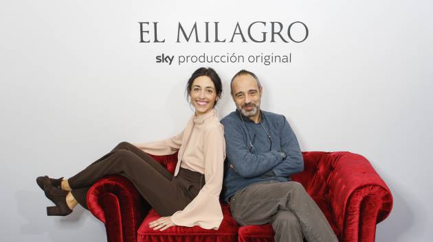 La actriz Elena Lietti y el escritor Niccolò Ammaniti, durante su visita a España La actriz Elena Lietti y el escritor Niccolò Ammaniti, durante su visita a España