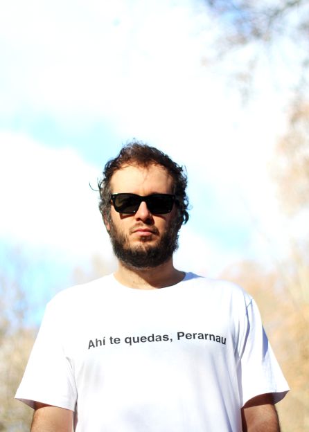 Martí Perarnau, con el título de una de las canciones del disco Martí Perarnau, con el título de una de las canciones del disco