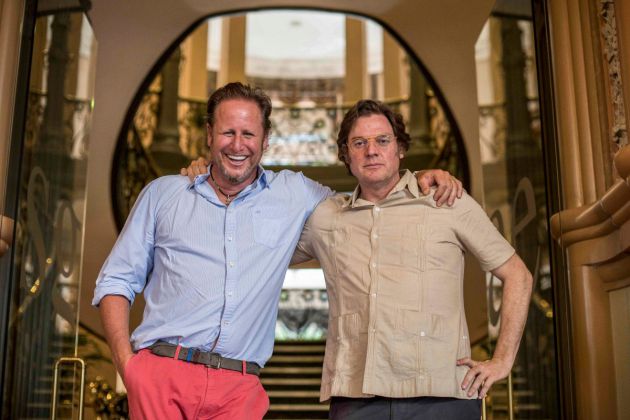 Los directores del documental de Netflix'Dos Cataluñas, Álvaro Longoria y Gerardo Olivares