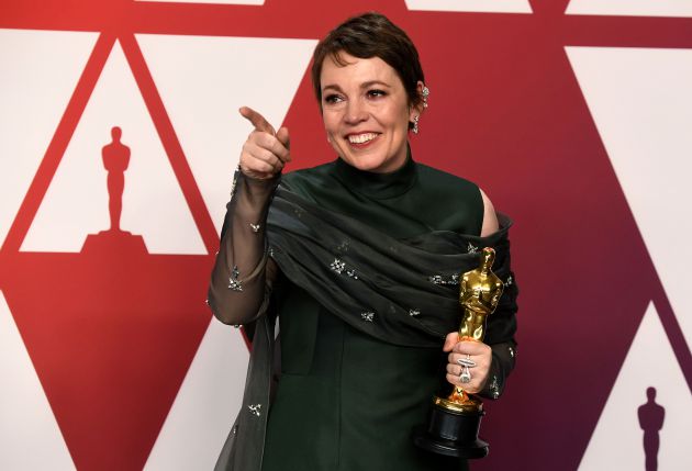 La actriz Olivia Colman, con el Oscar conseguido. La actriz Olivia Colman, con el Oscar conseguido.