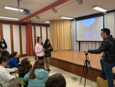Un instituto enseña español por videoconferencia a centros de todo el mundo Un instituto enseña español por videoconferencia a centros de todo el mundo