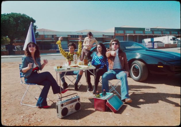 Momento del videoclip de 'KITT y los coches del pasado' Momento del videoclip de 'KITT y los coches del pasado'
