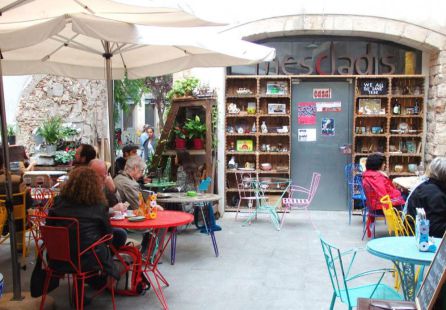 Mescladís, la burocracia municipal contra un proyecto social en Barcelona Mescladís, la burocracia municipal contra un proyecto social en Barcelona