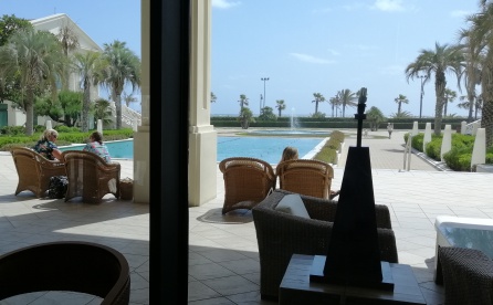 Patio interior del Hotel Las Arenas de Valencia situado en primera línea de playa, con calificación de 5 estrellas gran lujo en el que se alojaron los "aspirantes a influencers". Patio interior del Hotel Las Arenas de Valencia situado en primera línea de playa, con calificación de 5 estrellas gran lujo en el que se alojaron los "aspirantes a influencers".
