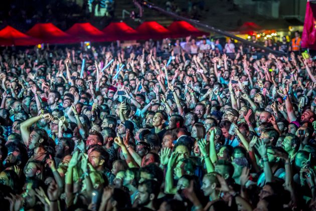 Así estaba el público durante el concierto de Vetusta Morla en el Low Festival Así estaba el público durante el concierto de Vetusta Morla en el Low Festival